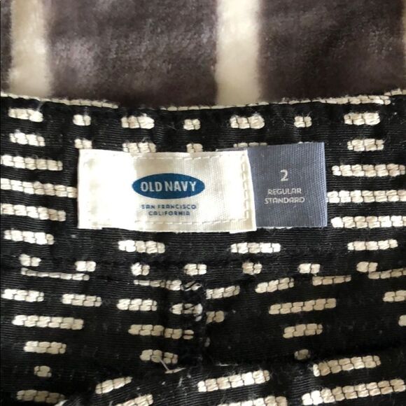 Old Navy Black & White Patterned Shorts Size 2 - Picture 6 of 8